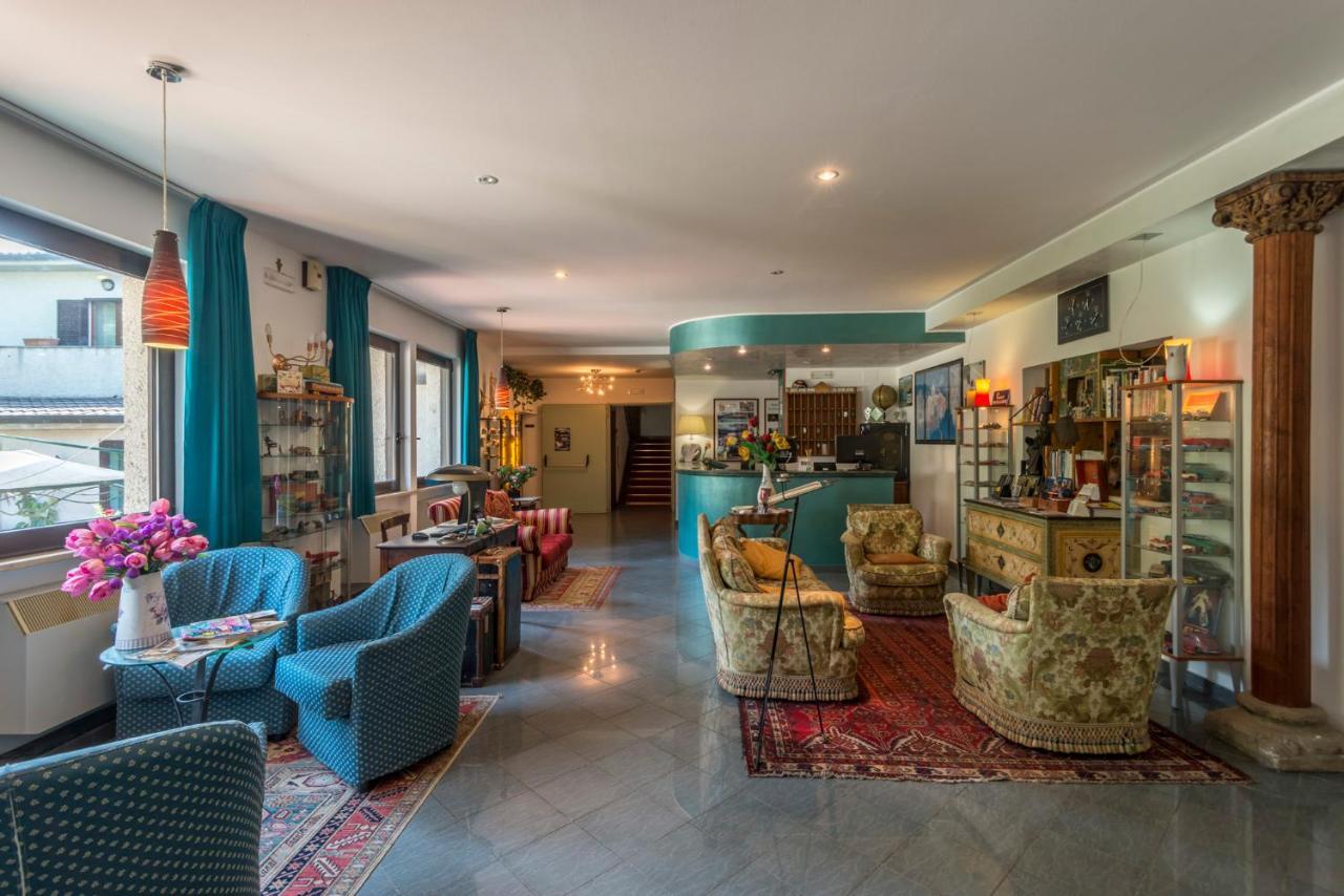 Hotel Le Rocce Magione Exterior foto